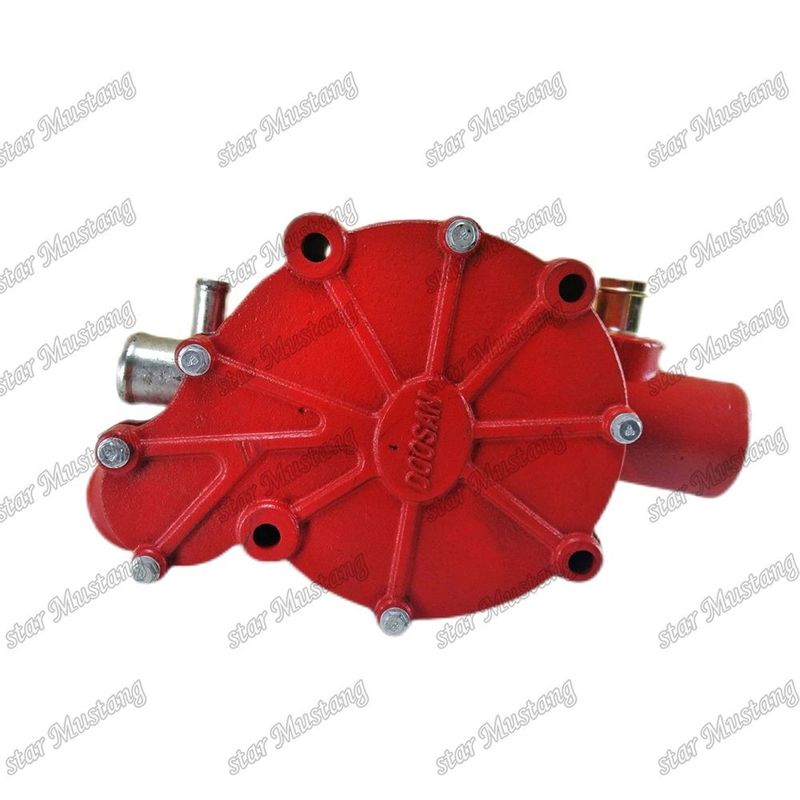 Bomba de agua DE12 DE12TIS 65.06500-6124D Pequeños engranajes con tubo para Doosan Diesel Motor